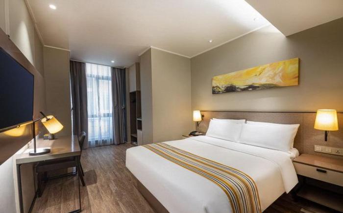 Home Inn Plus Kunshan Qianjin West Road Hongqiao