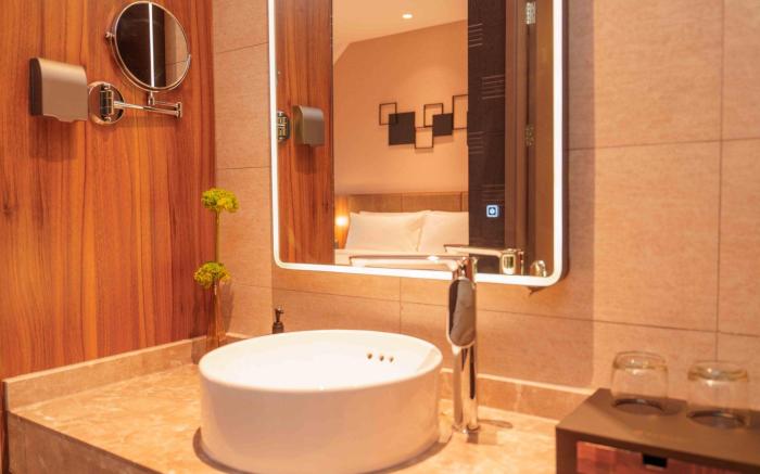 Home Inn Plus Deyang Wuzhou Plaza Performing Arts Center