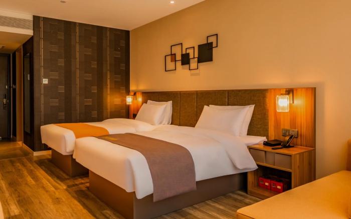 Home Inn Plus Xi'an Fengxi New City Administrative Committee Gangfeng International