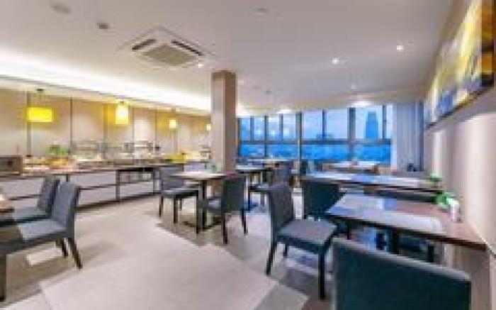 Home Inn Plus Ningbo Laowaitan Tianyi Square