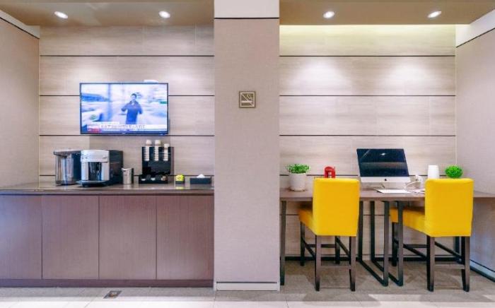 Home Inn Plus Ningbo Laowaitan Tianyi Square