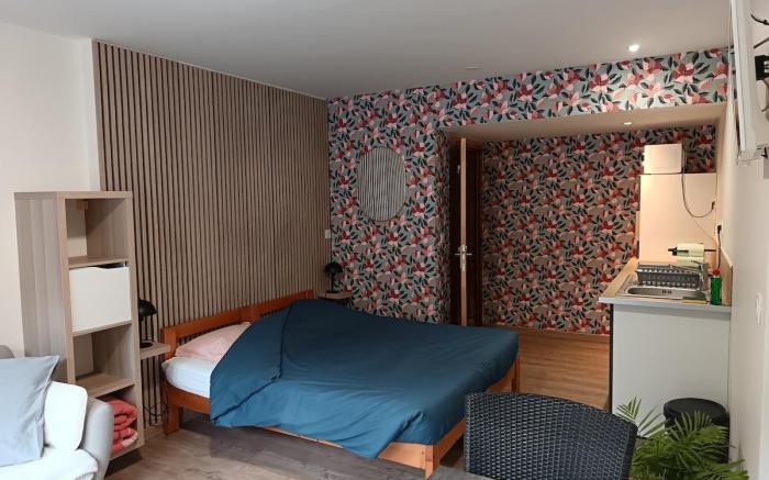 Comfortable 2-person studio