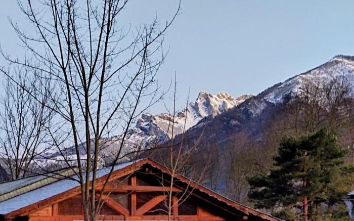 Spacious chalet, sleeps 15