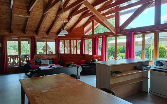Spacious chalet, sleeps 15