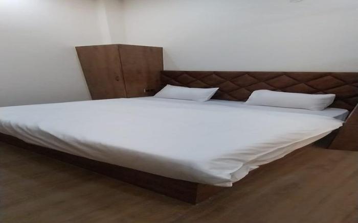 SHRI RAM RETREAT GUEST HOUSE 