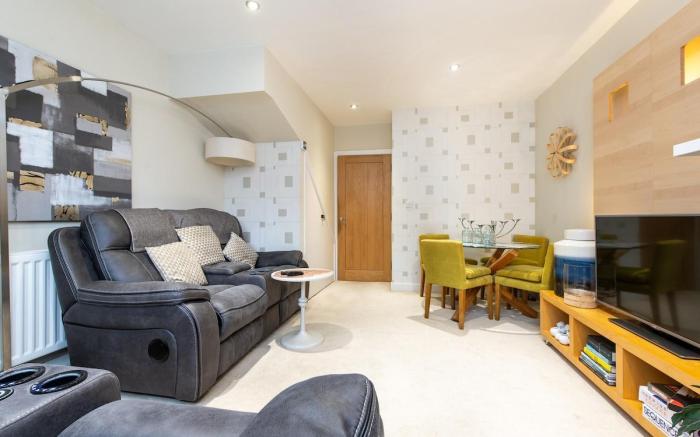 Leamington 4BR/4BA Executive