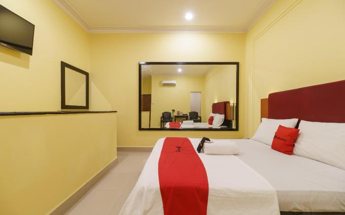 RedDoorz Plus near Ancol