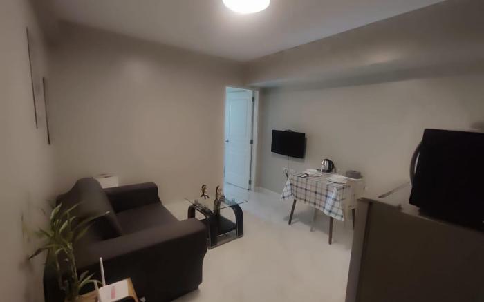 Free pool access w/ balcony along MOA BS651