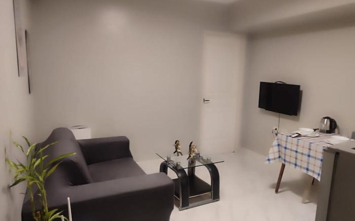 Free pool access w/ balcony along MOA BS651