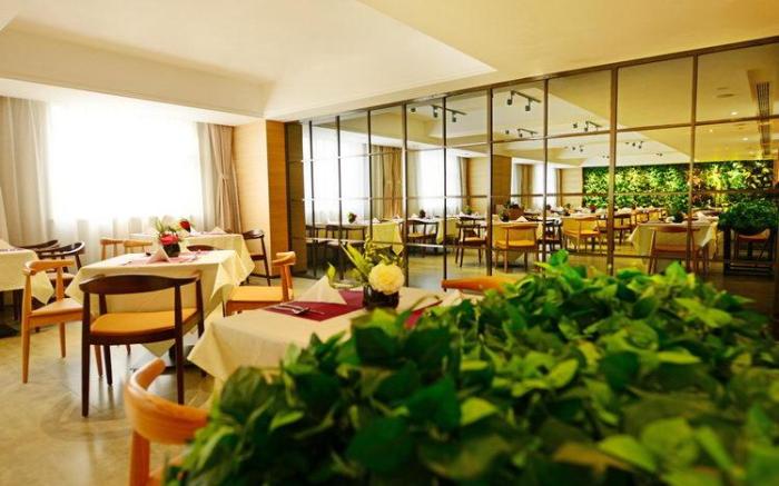 Home Inn Plus Zhengzhou Manhattan Civil Aviation Road Metro Station