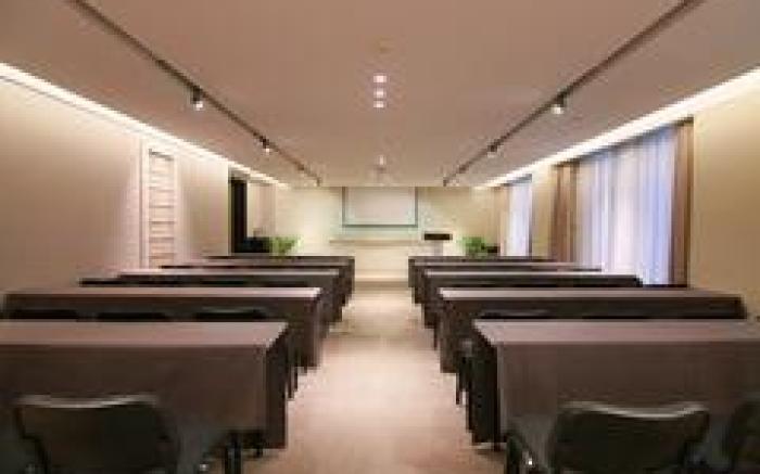 Home Inn Plus Wuhan Hanzheng Street