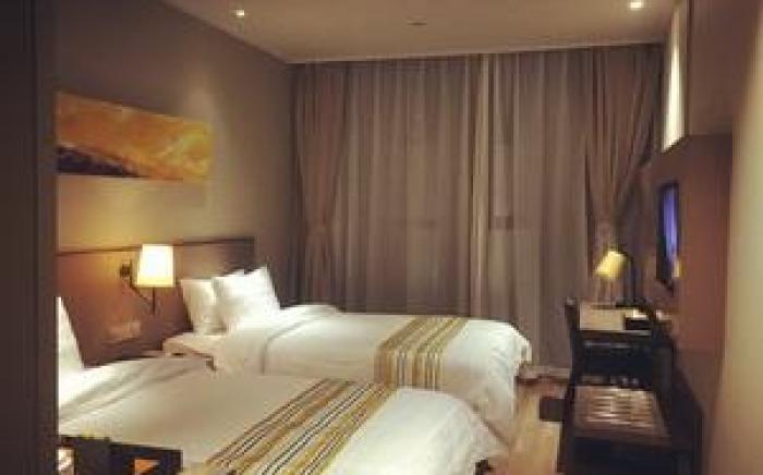 Home Inn Plus Wuhan Hanzheng Street