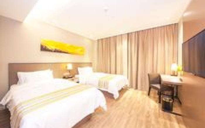 Home Inn Plus Wuhan Xiaopinmao Xudong Metro Station