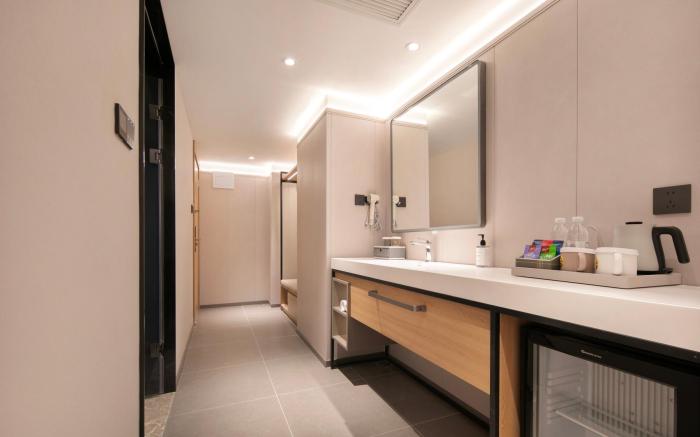 Home Inn Plus Wuhan International Plaza