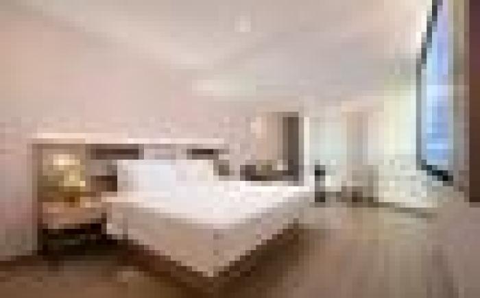 Home Inn Plus Wuhan International Plaza