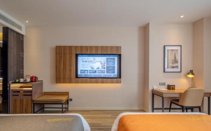 Home Inn Plus Yantai Headquarters Base High Speed Rail South Station