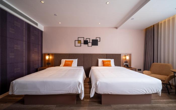 Home Inn Plus Fushan High Speed Rail Station Wangyirong Dajie