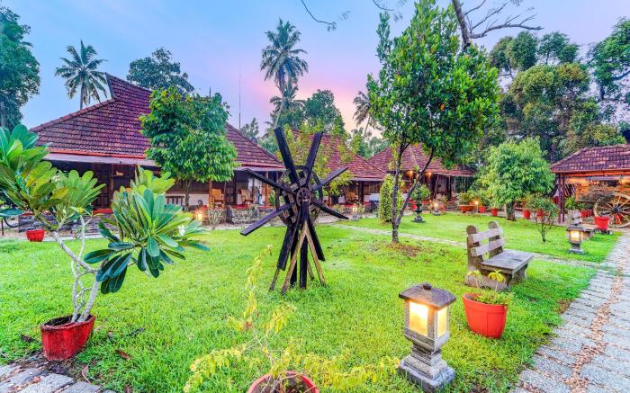 Alaya Stays Palm Dale Heritage Backwater Retreat