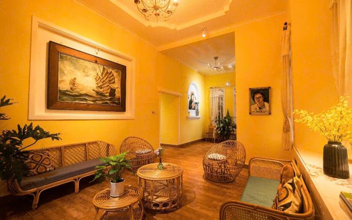 Villa Nhà có hai cây Tùng