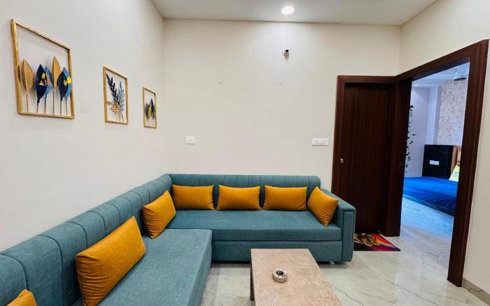 Home Escape 1BHK Bliss with Balcony Near Mahalaxmi