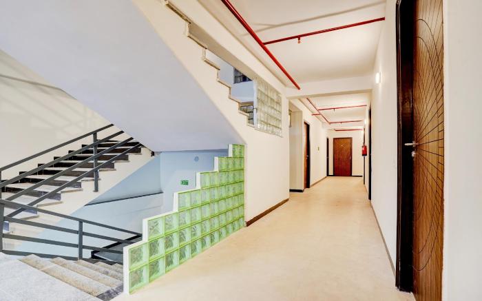 Super Townhouse Preet Vihar Metro Station