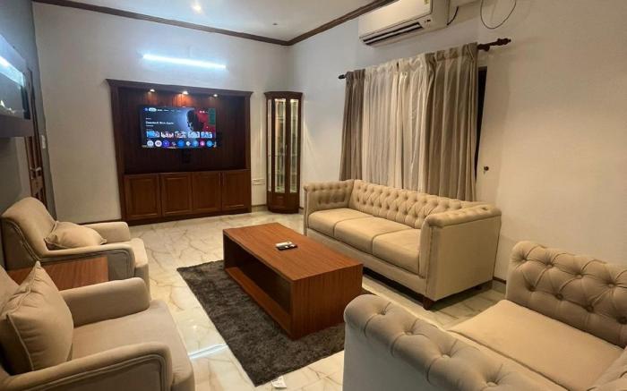 Sanctuary by Snooze Living AC 5BHK Villa Vazhakala