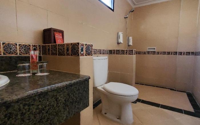 RedDoorz Plus near Dunia Fantasi Ancol