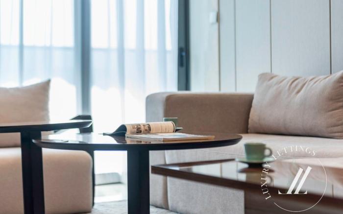 Luxury 2BDR Apartment with Private Balcony