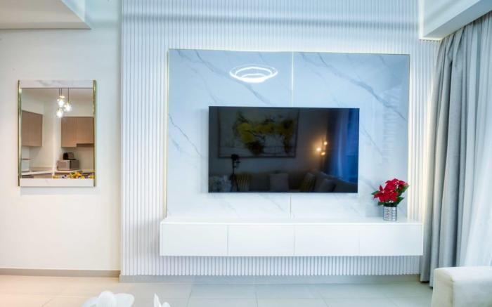 Sky-High Charm: Exquisite 2BDR in Downtown