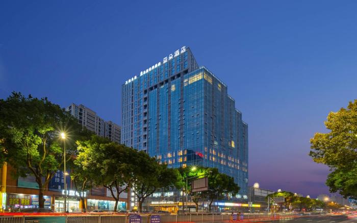 Atour Hotel Cixi Shanglinfang Yintai Department Store