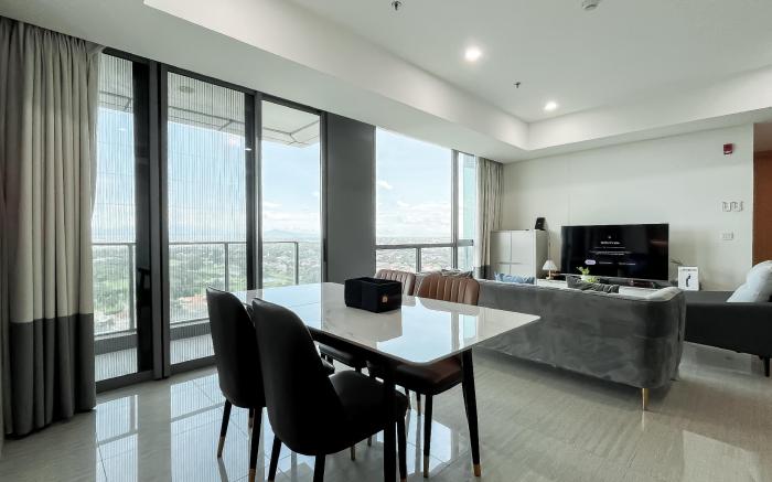Spacious 3BR at Hillcrest House Apt By Travelio
