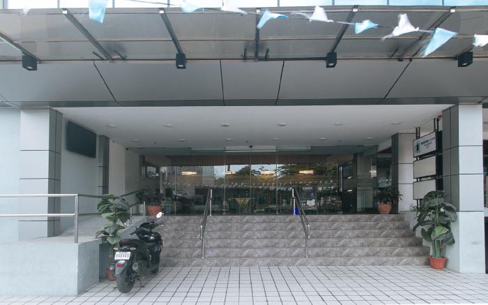 Maine Residences Tramo near NAIA Terminal
