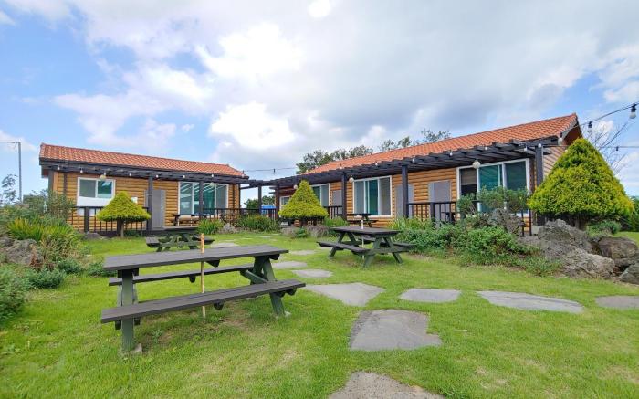 Jeju Oreum Pension