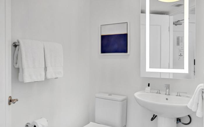 Newly Renovated - Fontainebleau Tresor 1 Bedroom