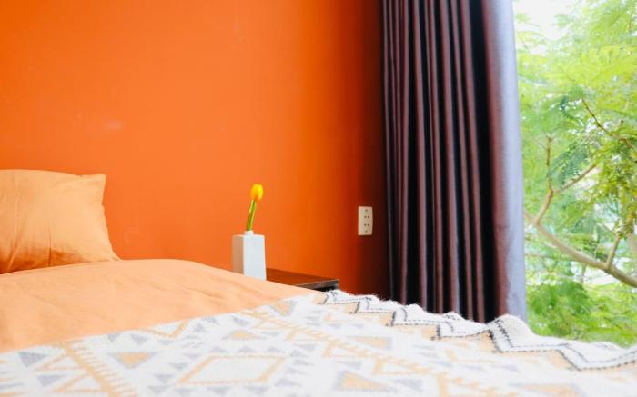 PINA * Orange room with King bed