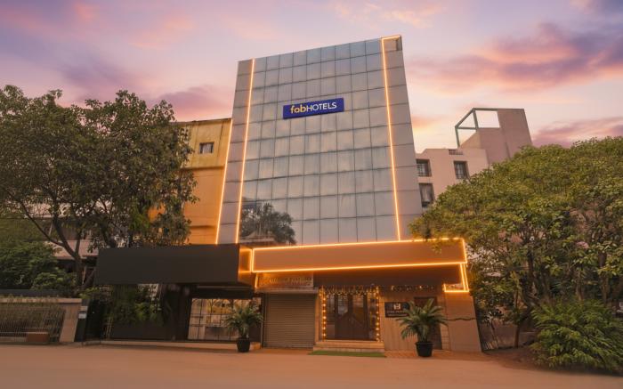 FabHotel Gulshan International