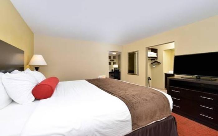 Quality Suites Nashville Airport
