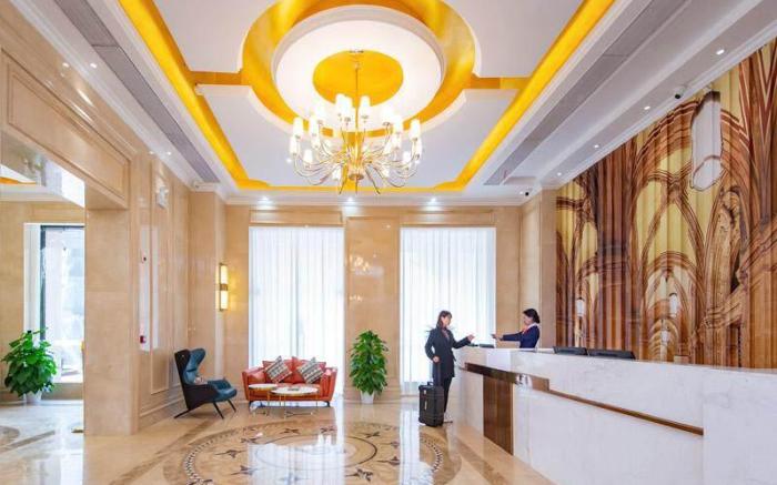 Vienna Hotel Wuhan Fenghuang Road Metro Station