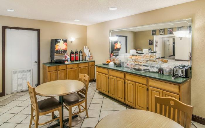 Red Roof Inn & Suites Pensacola East - Milton