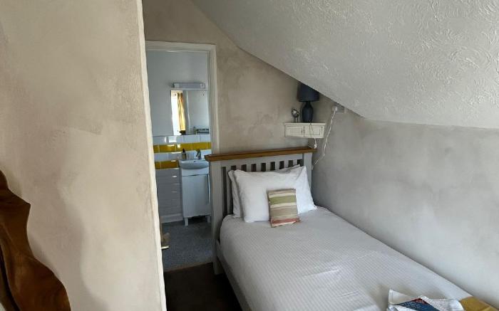 Rwts-rooms and resto