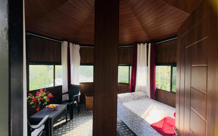 Lilliputhaven Tree hut 