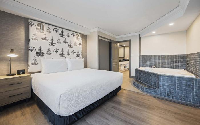 Sandman Signature Toronto Airport Hotel