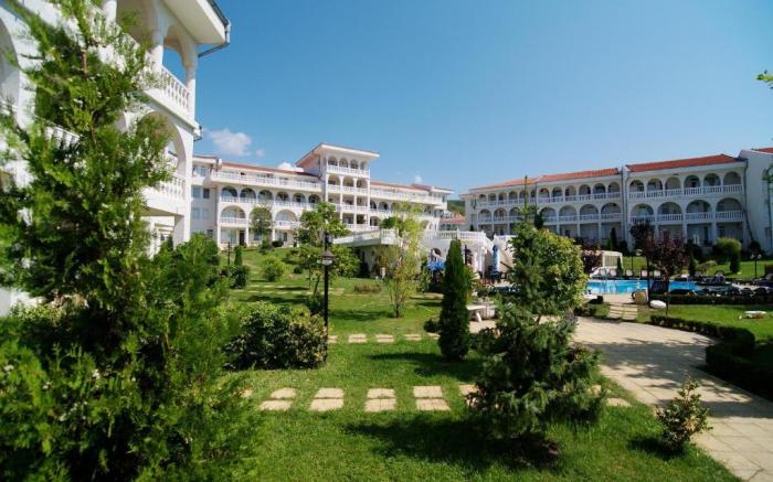 Lazur 1-5 Apartments Complex