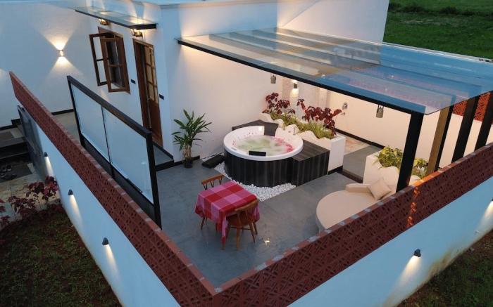 Romantic 1 BHK Jacuzzi Bliss | Juliet Vista
