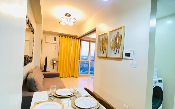 * * * 8 Skyline Sunset Suite