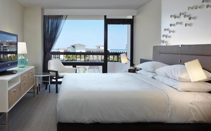 Waterstone Resort & Marina Boca Raton, Curio Collection by Hilton