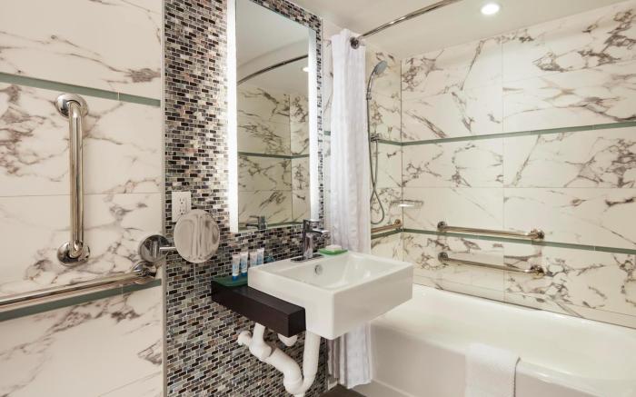Waterstone Resort & Marina Boca Raton, Curio Collection by Hilton