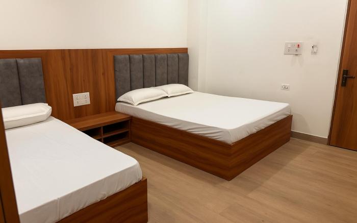 OnlyStay Surbhi Dham Near Prem Mandir