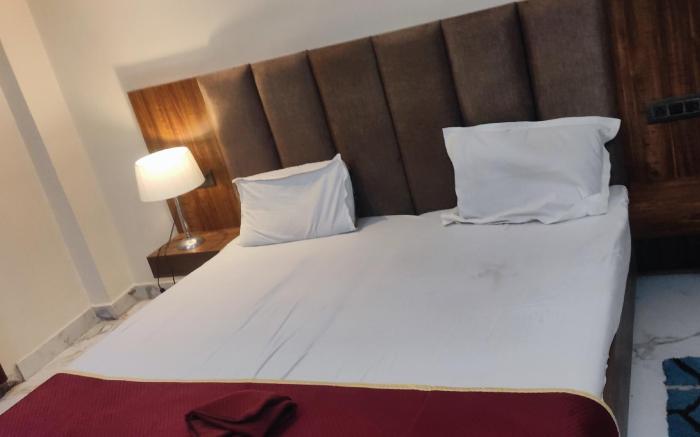 Abhiraj guest house
