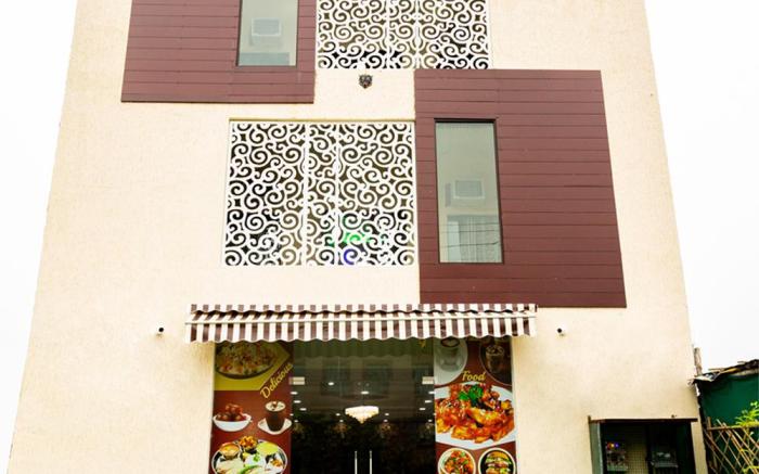 Jagdambey Hotel